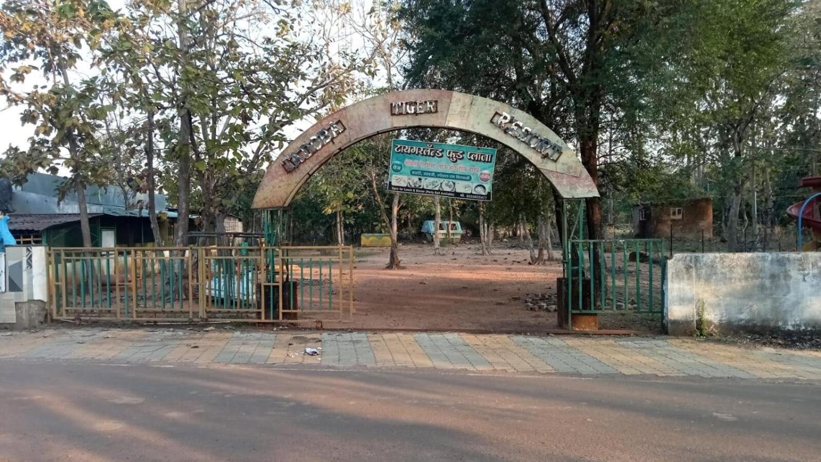 Oyo Flagship Tadoba Tiger Resort Mohurli Exterior photo